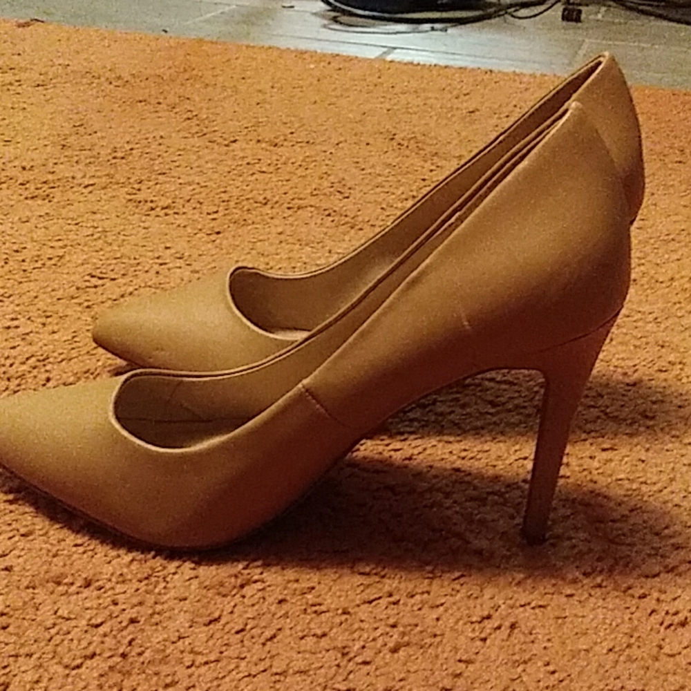 Heels - Picture 3 of 5